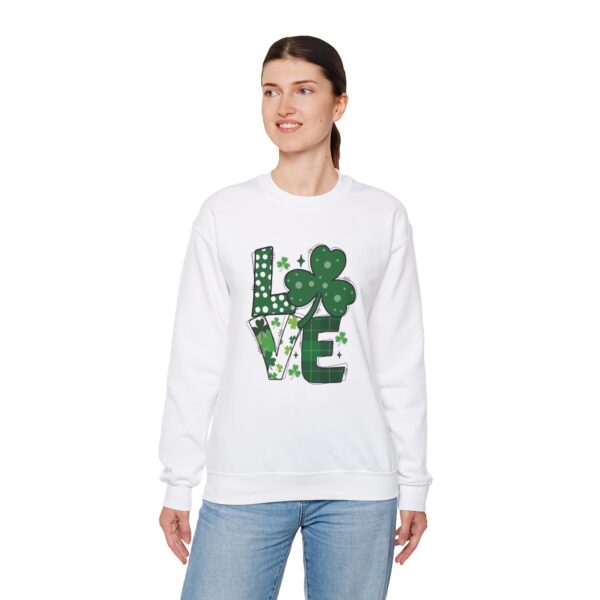 Cozy Unisex Crewneck Sweatshirt St Patricks Day Shirt Women/Men Lucky Shamrock St Patrick Sweatshirts Crewneck Oversized Long Sleeve Shirts Outfits Gifts - Cozy Unisex Crewneck Sweatshirt - Perfect for Relaxation and Everyday Wear